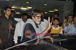 Amitabh Bachchan return from London in Mumbai Airport on 26th May 2011.JPG